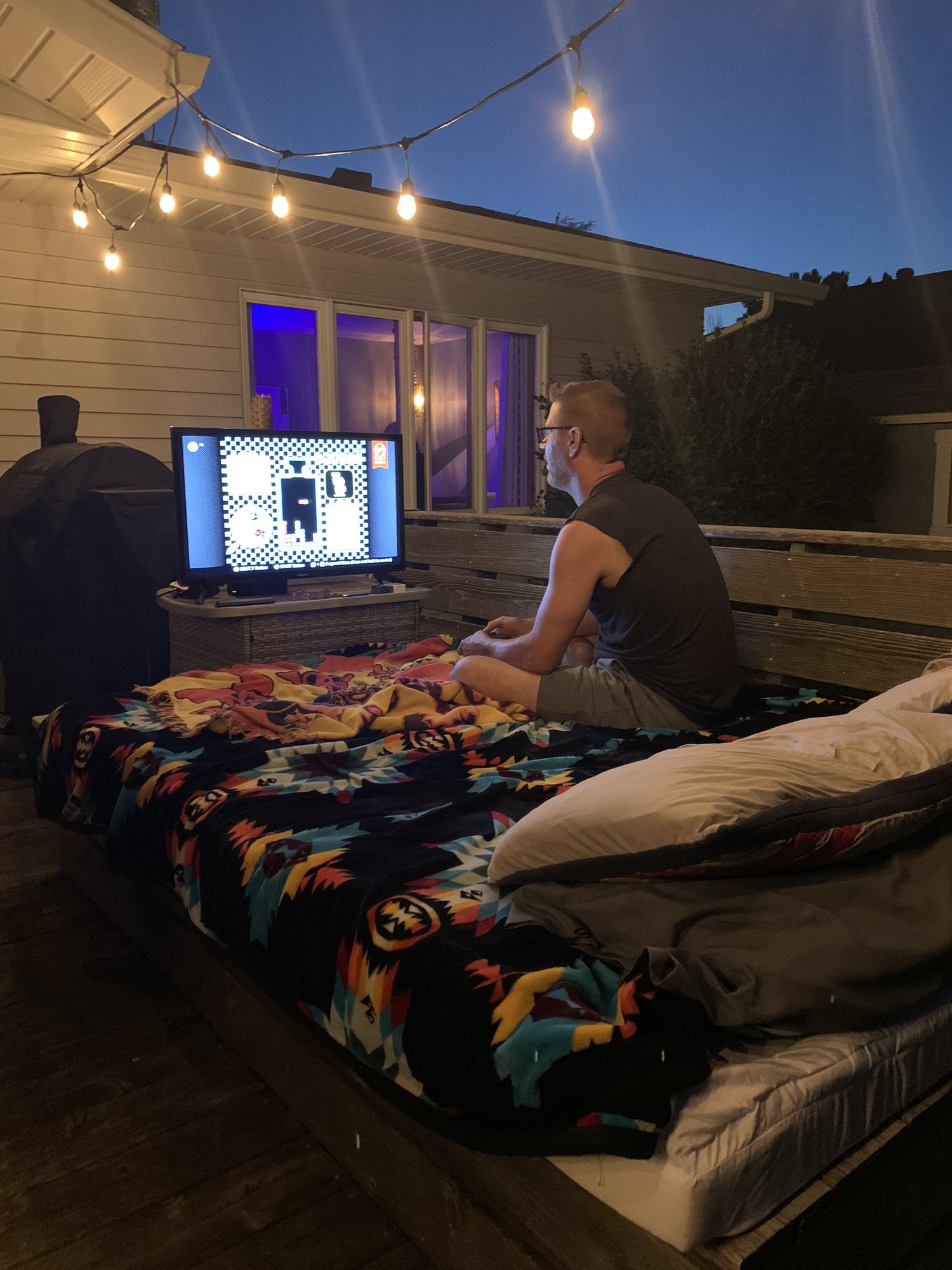 A random pic of Kelly playing Dr. Mario on the deck😂
