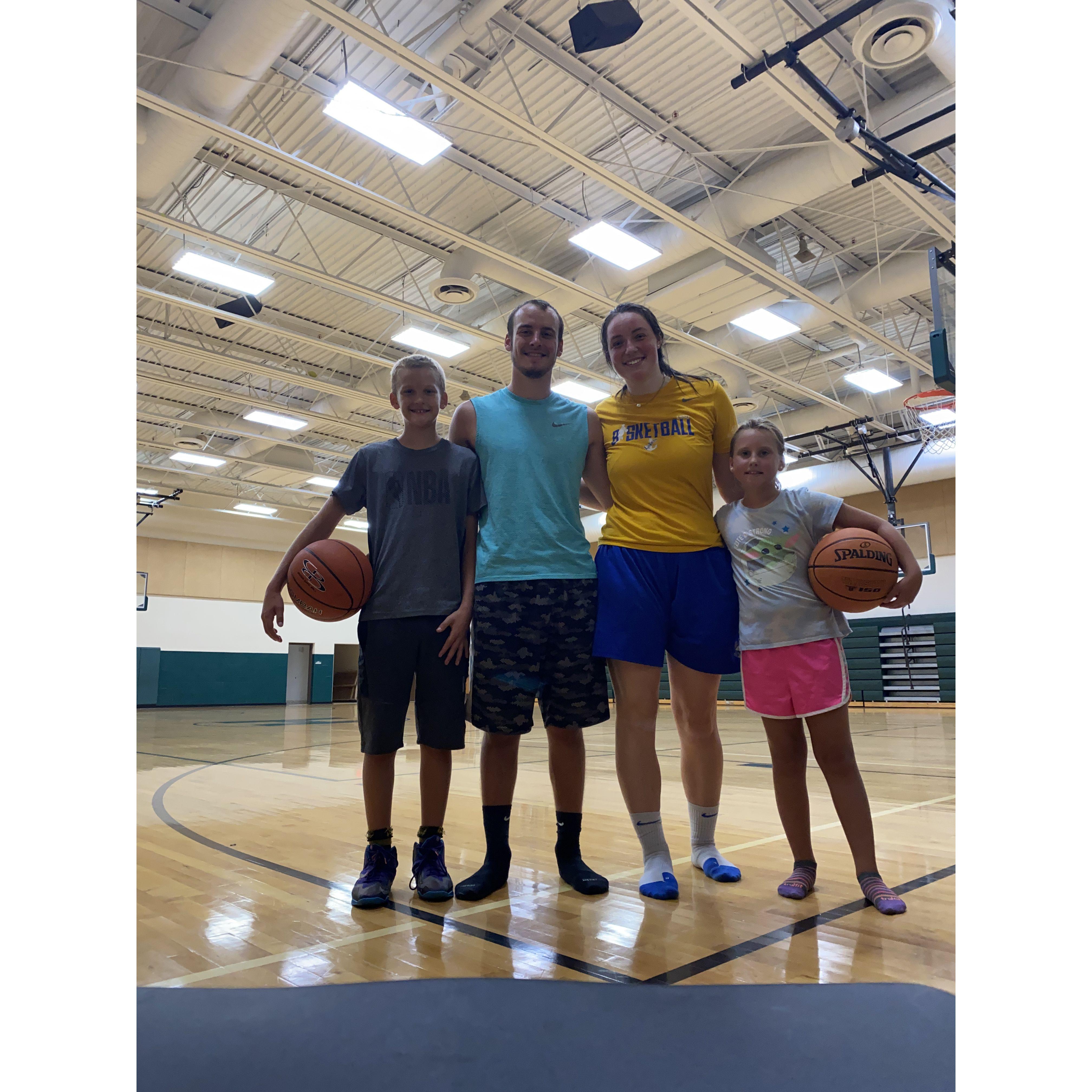 The first weekend we meet each other family's, and of course we had to go to the gym to see who was better.