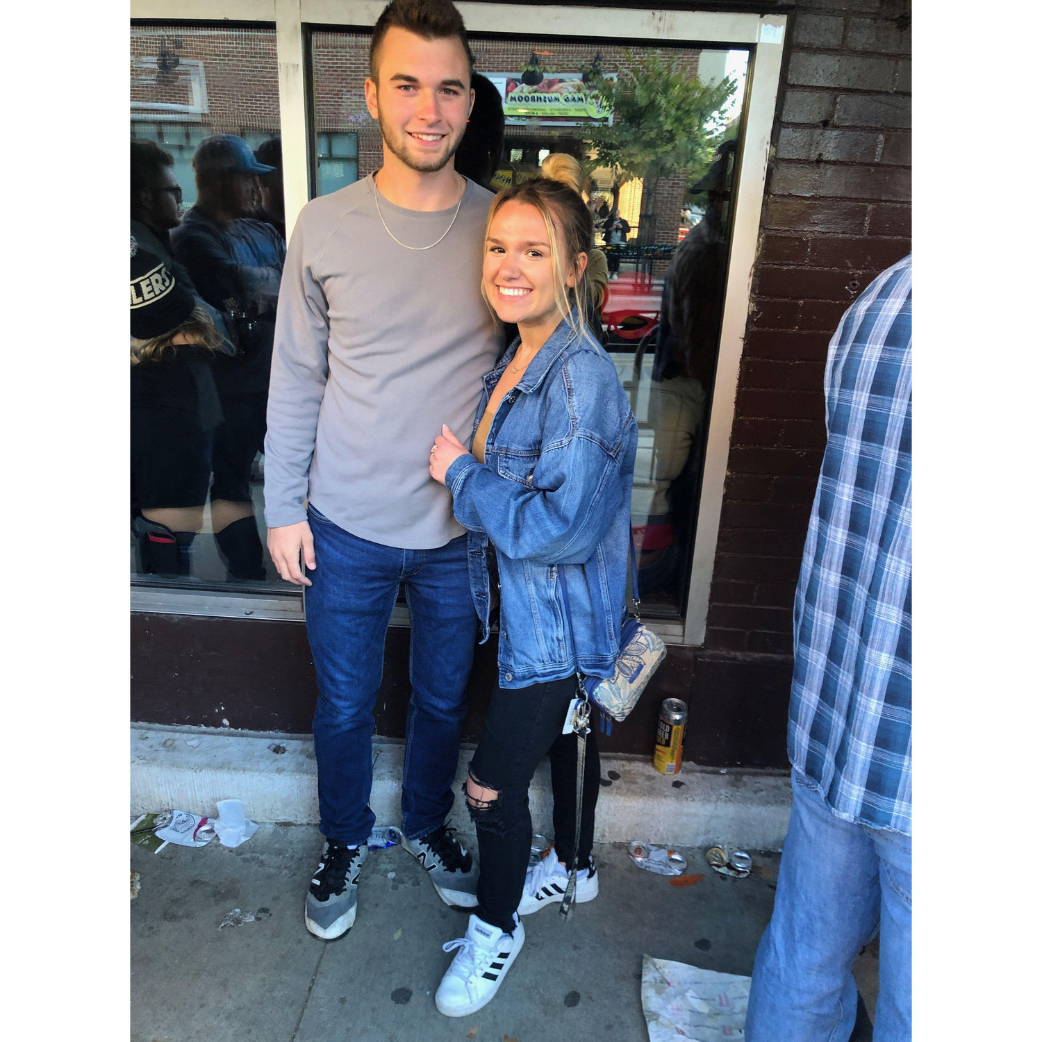 This was after Thomas expressed feelings toward Jess. He ended up riding an electric scooter all the way across campus to meet up with Jess in the Harry's line. Jess waited 45 minutes, he waited 5.