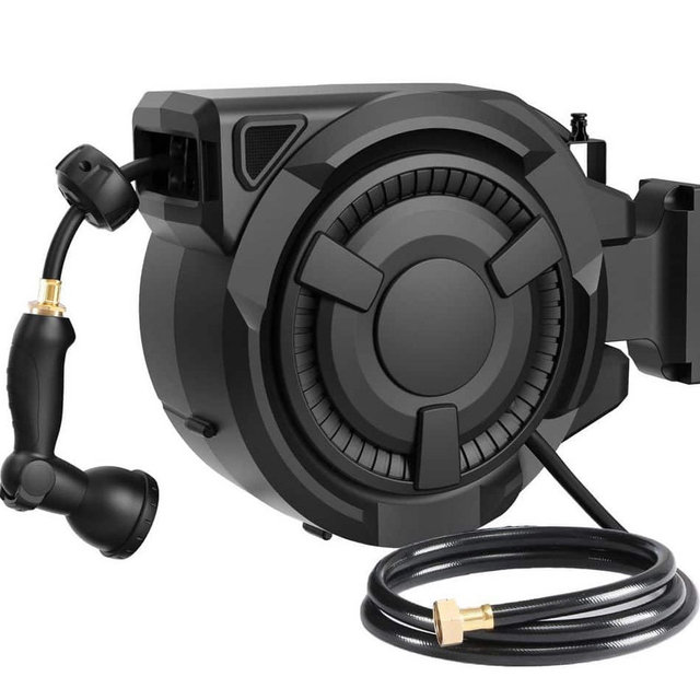 Retractable garden hose reel