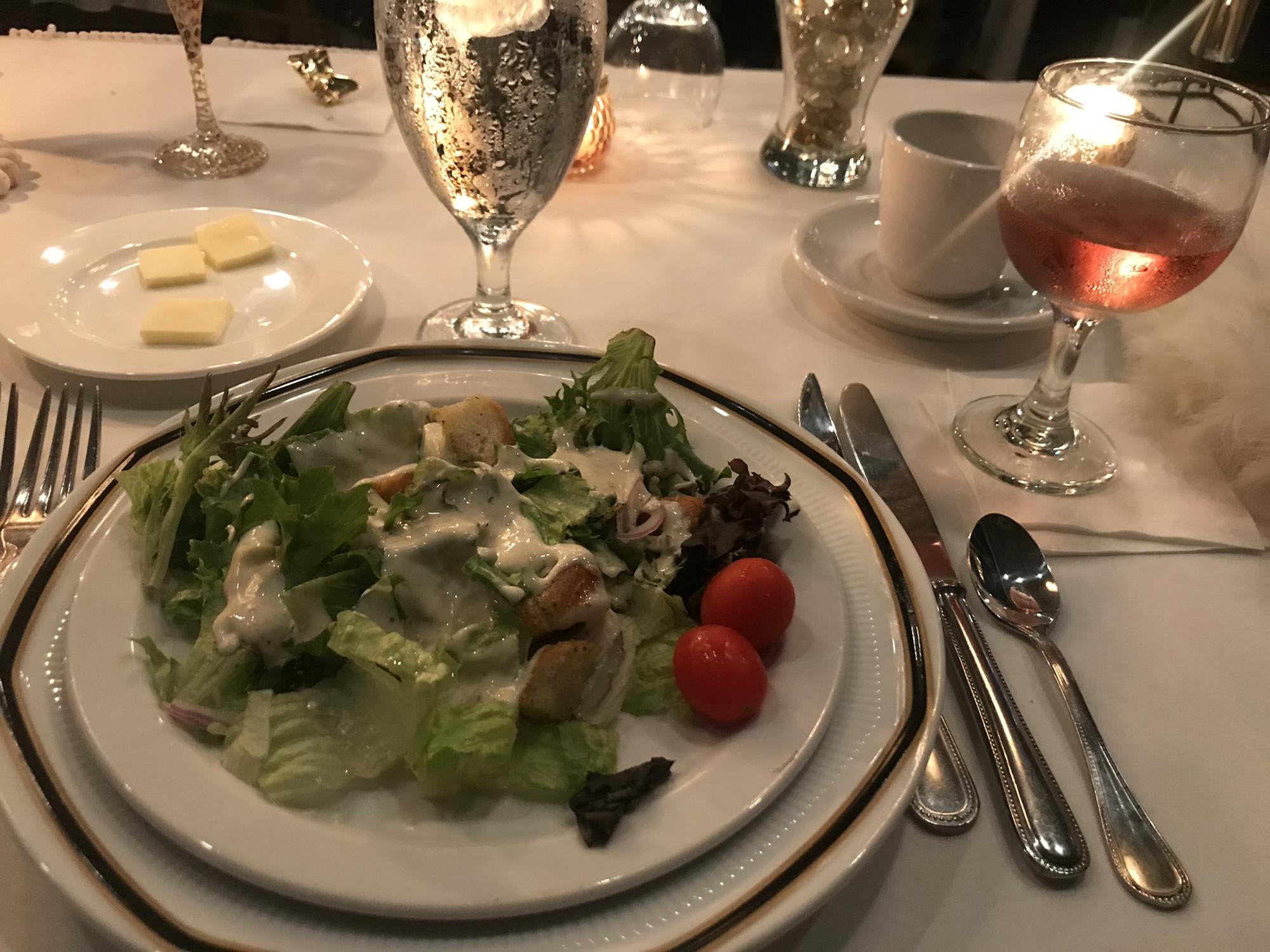 Le Mont salad (organic mesclun, cherry tomatoes, red onions, croutons and creamy peppercorn dressing)