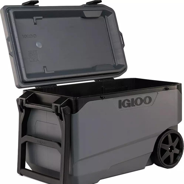 Igloo Latitude 90 Quart Rolling Cooler