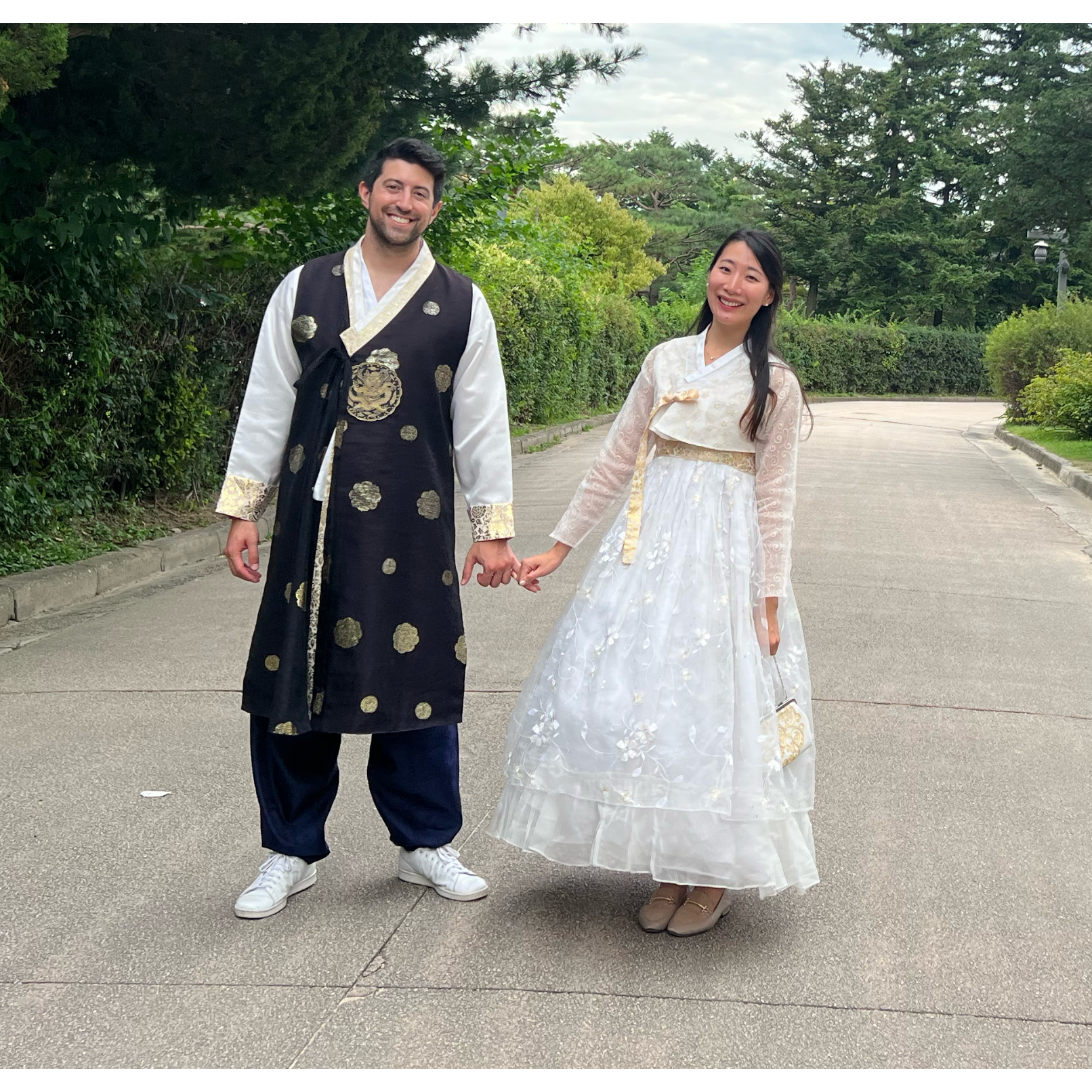 Hanbok pinky-holding.