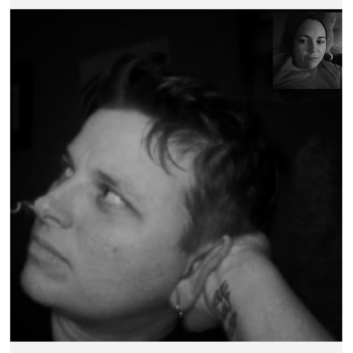 Dating... 968 miles (or 1559 km) apart.