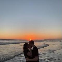 Kiss on the beaches of El Salvador