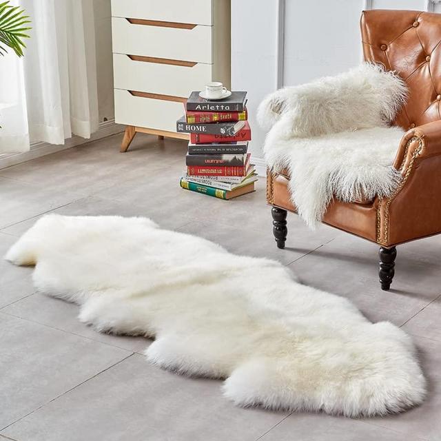 HUAHOO Premium Genuine Sheepskin Rug Real Australia Sheepskin Natural Luxury Fluffy Lambskin Fur Area Rug Seat Covers for Kids Bedroom Sofa Chair Cover Pets Dogs Mat Double Pelt/2' x 6' White/Ivory