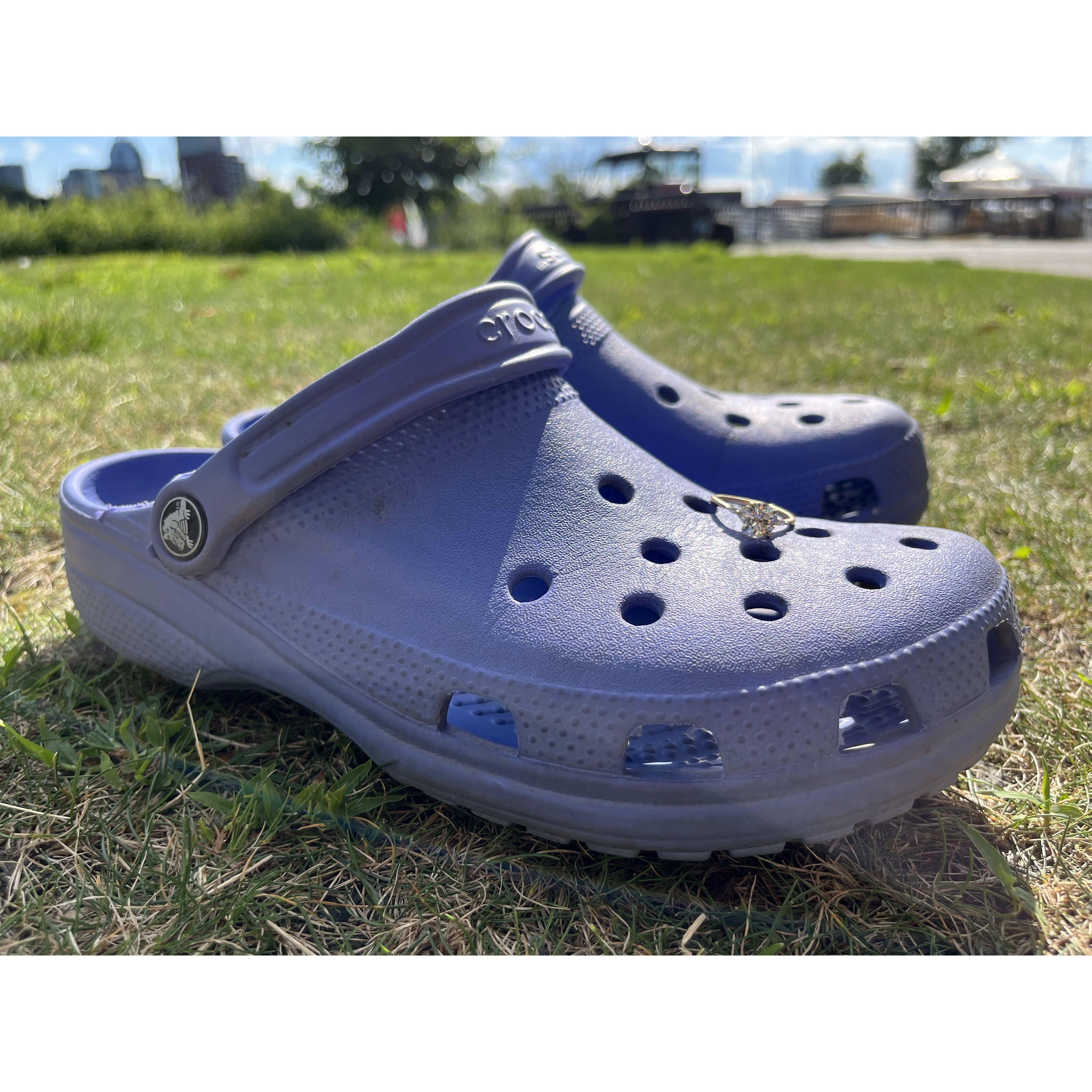 A moment for the purple crocs!