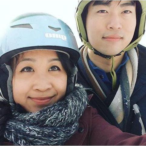 A couple of ski bunnies