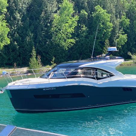 Caver C37 Boat