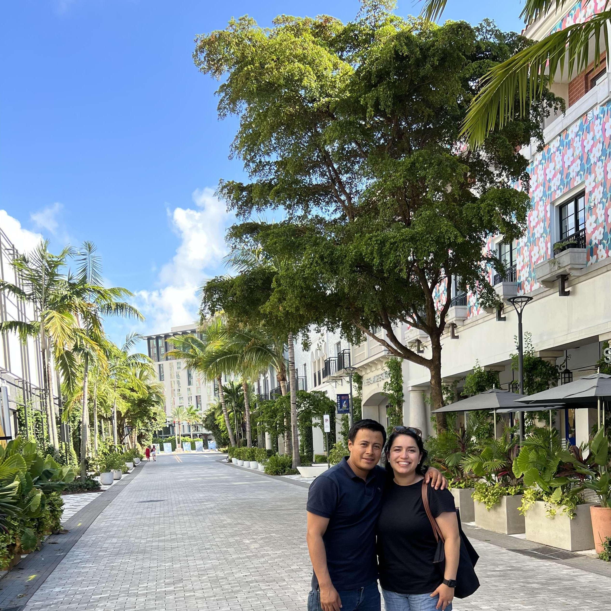 On our most recent trip to the beach with his siblings (who were there but are not pictured 😅) En nuestro viaje más reciente a la playa con sus hermanos (quienes estaban pero no están en la foto😅)