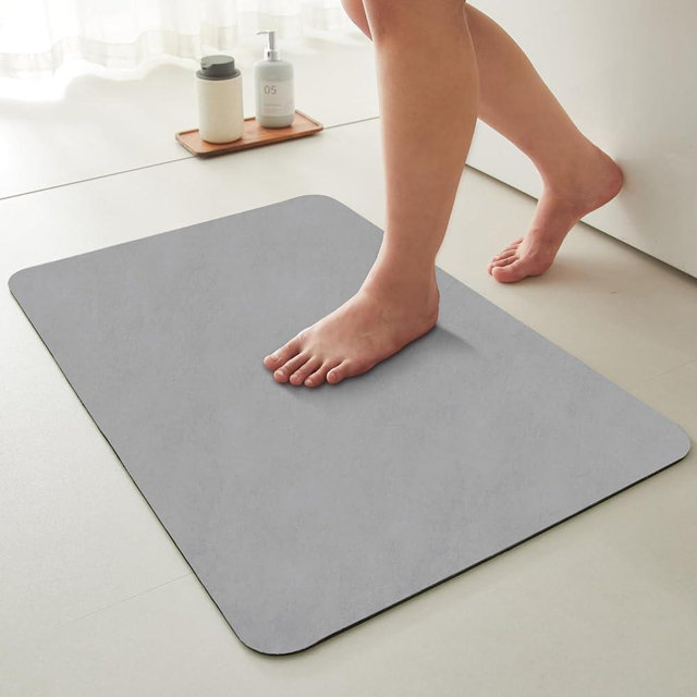 TYUU Bathroom Mat Quick Dry, Bathroom Rugs Non Slip Washable Thin Absorbent Bath Mat Fits Under Door Bathroom Floor Mat Perfect for Bath, Shower, or Sink 16"x24" Light Grey