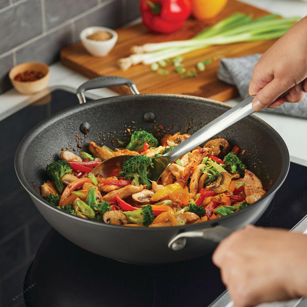 Circulon A1 Series Stir Fry Pan - Thumbnail 2