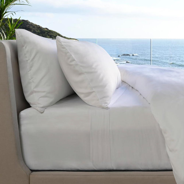 Cariloha Resort 4-Piece Sateen Sheet Set | White | Queen | Viscose Material | Allergy Resistant, Naturally Thermal-Regulating, Extra Soft Cooling Sheets for Hot Sleepers