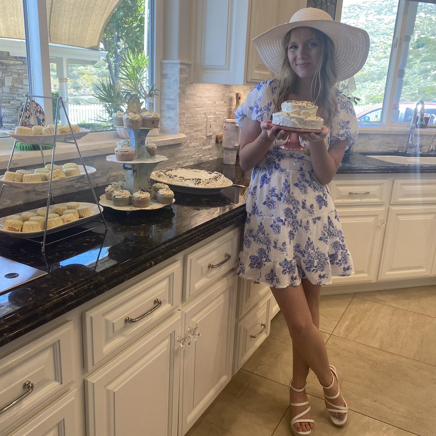 My friend Seren and sister hope worked together to make an amazing lavender lemon cake ! π° -Tea with the bride to be-