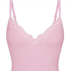 FITS EVERYBODY LACE PUSH-UP CAMI | BUBBLE GUM TONAL | SKIMS