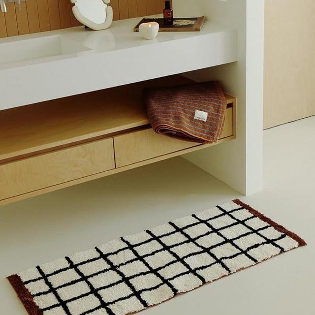 WENSHUO Waffle Shaggy Throw Rug（Brown/Beige,Microfiber Absorbent Non-Slip Tufted Rug,TPR Non-Slip Bottom（43.31" L × 17.72" W）