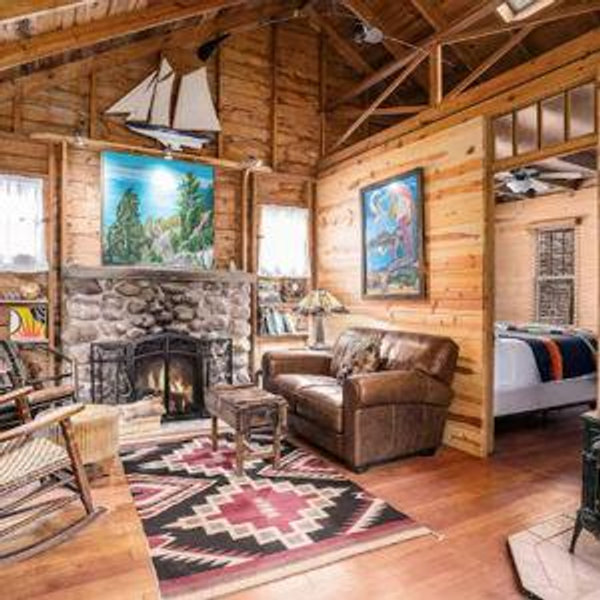 Honey Moon Getaway at a Secluded dog-friendly retreat with beach access (5 Nights)