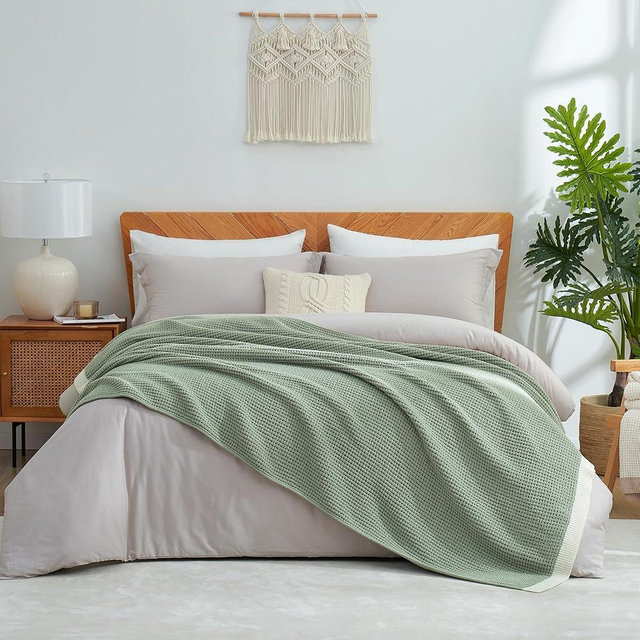 Amélie Home Chenille Waffle Throw Blanket for Couch, Reversible Soft Cozy Knit Blanket Lightweight Warm Decorative Throw for Sofa, Bed, Living Room, Sage Green, 60 x 80 inch