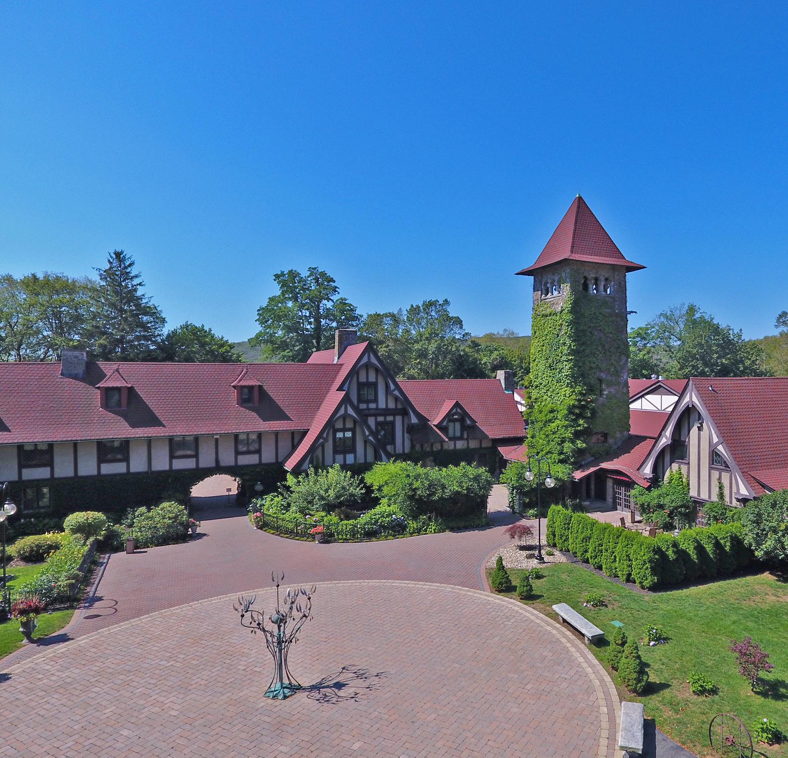 The Wedding Website of Jennifer Yapaola and Anthony Yapaola