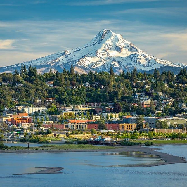 Hood River Lunch