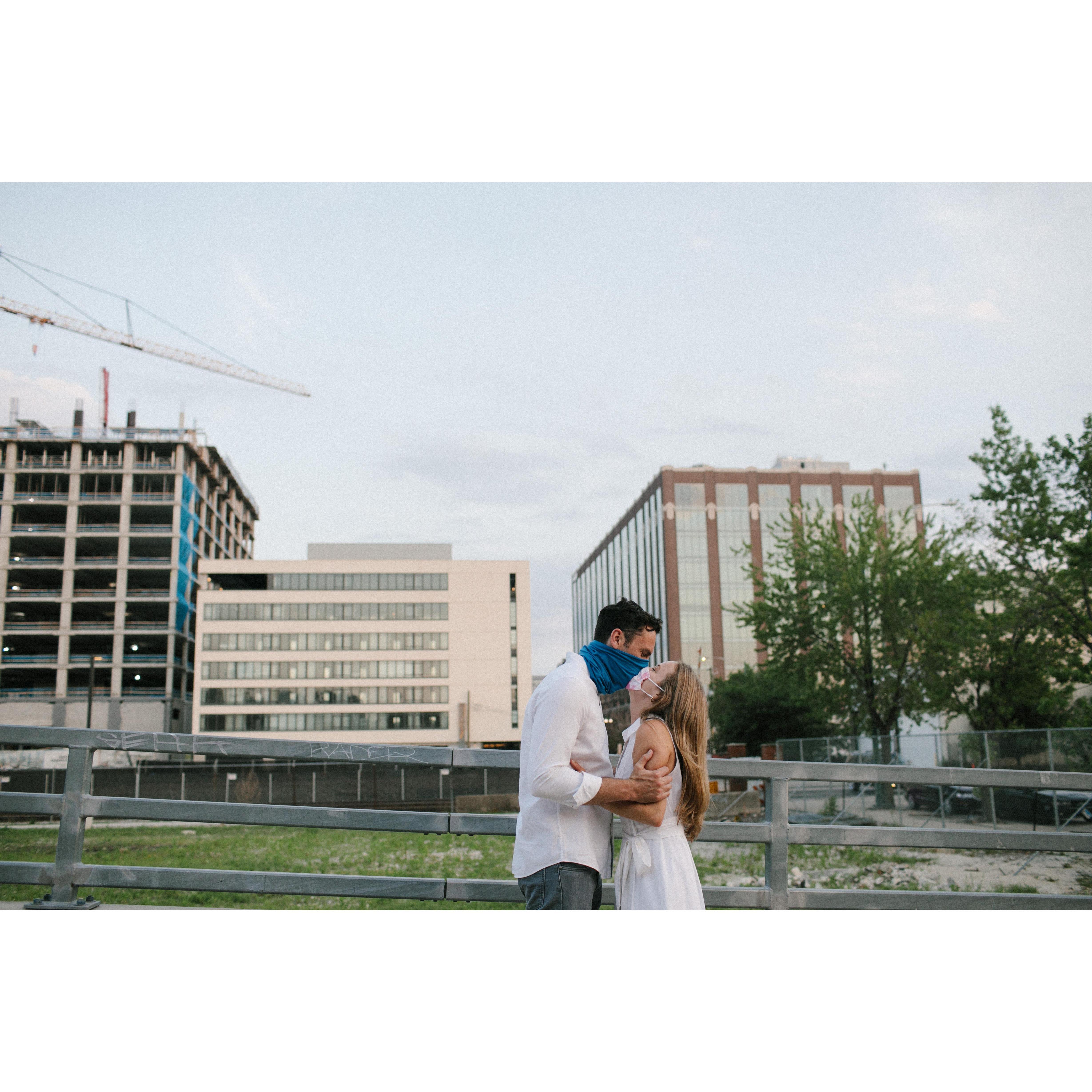 engagement pictures in the west loop...in a pandemic!