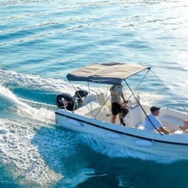Half-Day Boat Rental to Explore the Beaches in Milos