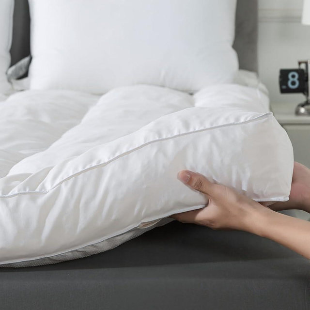 WhatsBedding 5 inch Memory Foam Mattress Topper King Size for Back Pain, Soft Breathable Cover, Comfort Supportive Pillow Top Mattress Topper, 2000GSM Fluffy Shredded Memory Foam Filled
