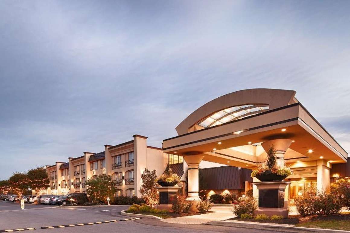 Eden Resort & Suites