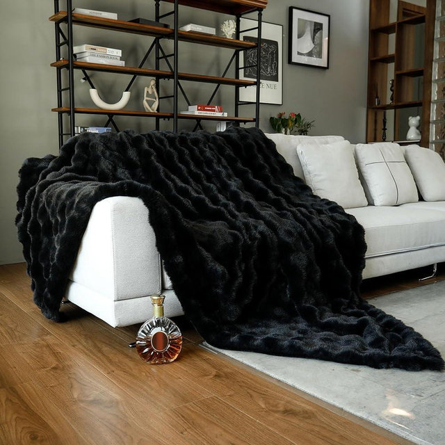 Moenchy Soft Throw Blanket, 3lb Black Ultra Warm Fuzzy Blankets Furry Reversible Faux Rabbit Fur Comfy Throws for Bed, Sofa and Living Rome, 50 x 60 Inch