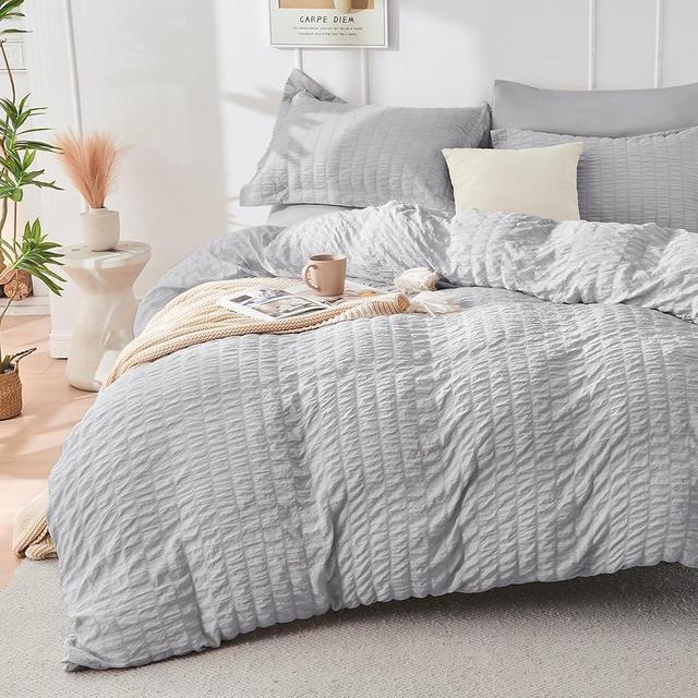 HYMOKEGE Light Grey Duvet Cover Queen Size, Ultra Soft 3-Piece Seersucker Duvet Cover Set with Zipper Closure, Soft Brushed Microfiber Bedding Set with 8 Corner Ties (90"x90", 2 Pillowshams)
