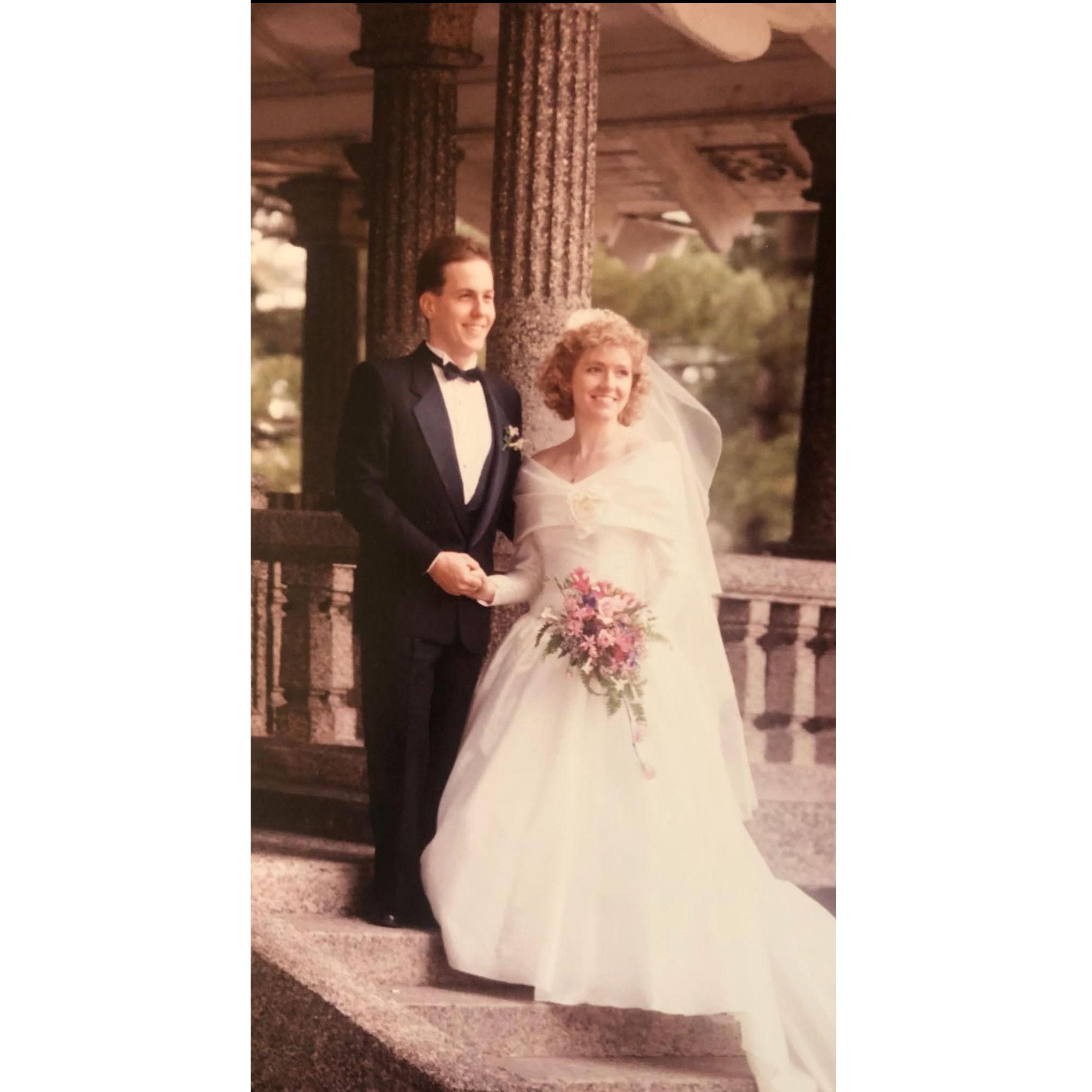 Sydney's mom and dad on their wedding day