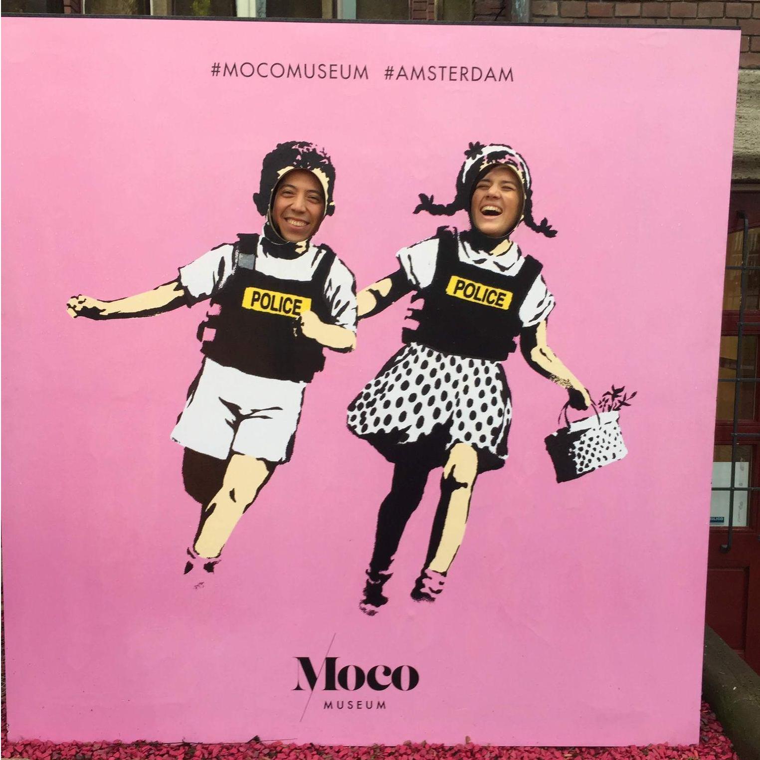 Our fist date with friends - Moco Museum, Amsterdam, The Netherlands
Nuestra primera salida con amigos - Moco Museum, Amsterdam, Holanda