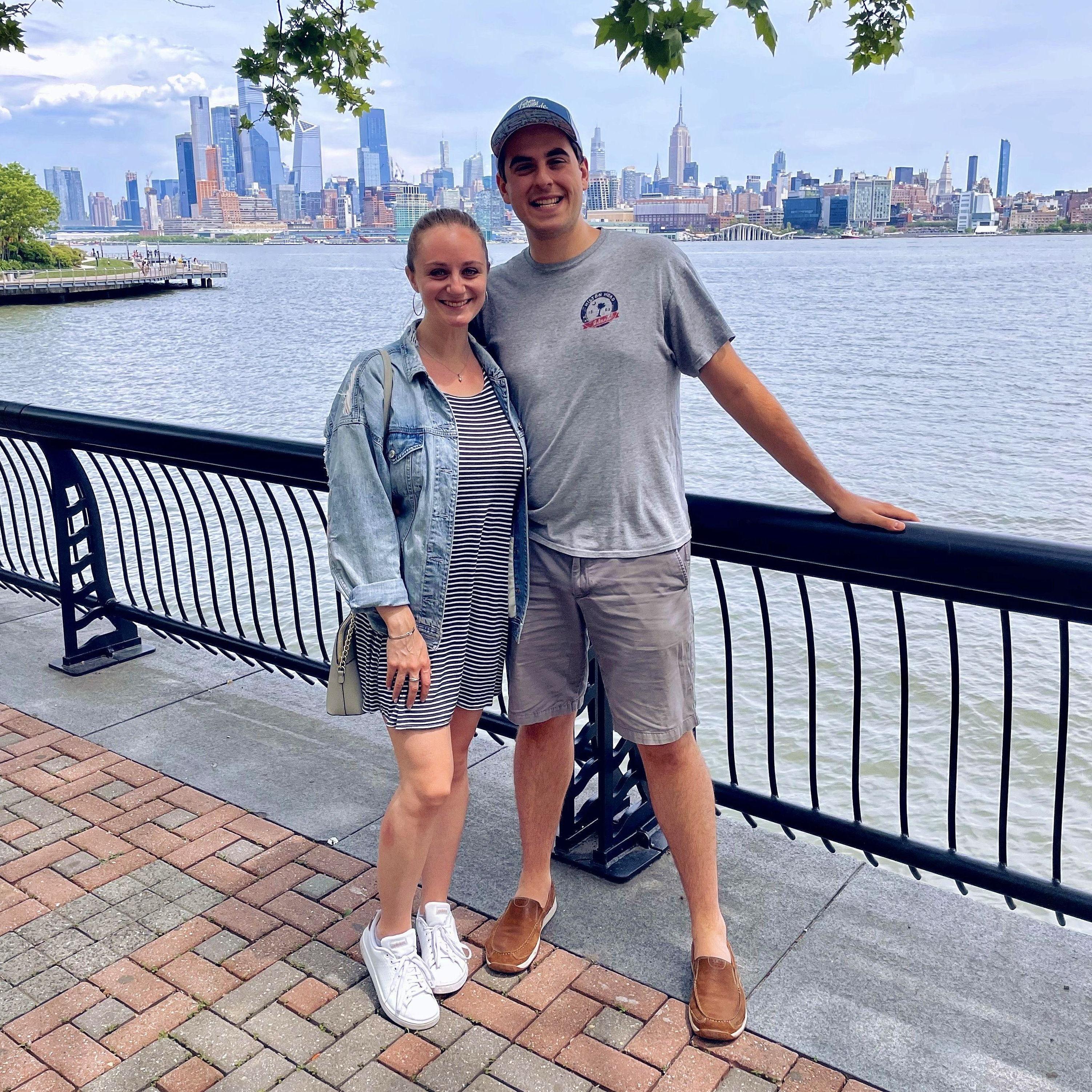 05.2021 - Andrew using his semi-professional moving skills to help Nicole move into her Jersey City apartment. Of course she had to thank him with a bottomless brunch!