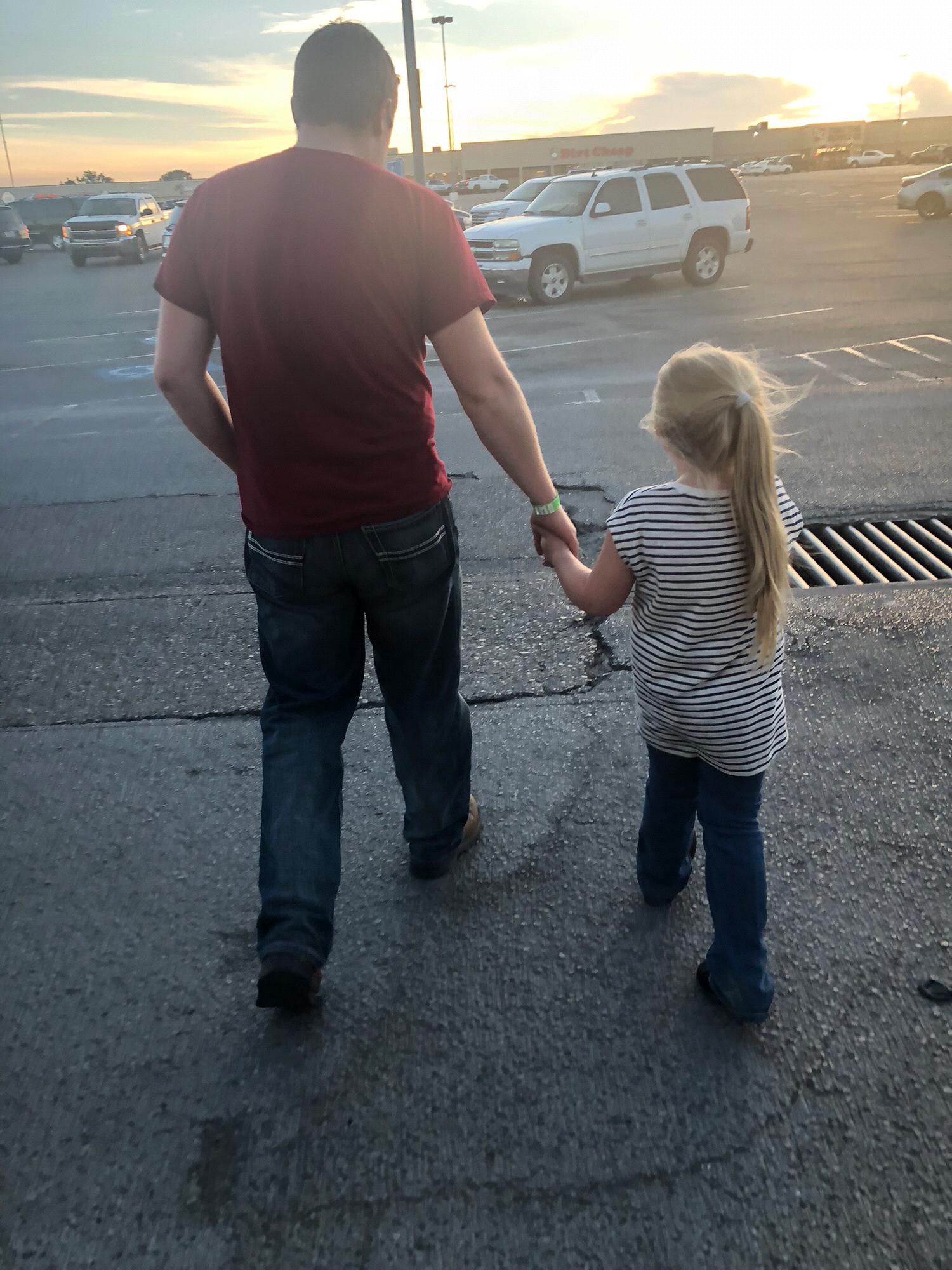 Behind the scenes moment of the first time Dustin ever met Makynlee!