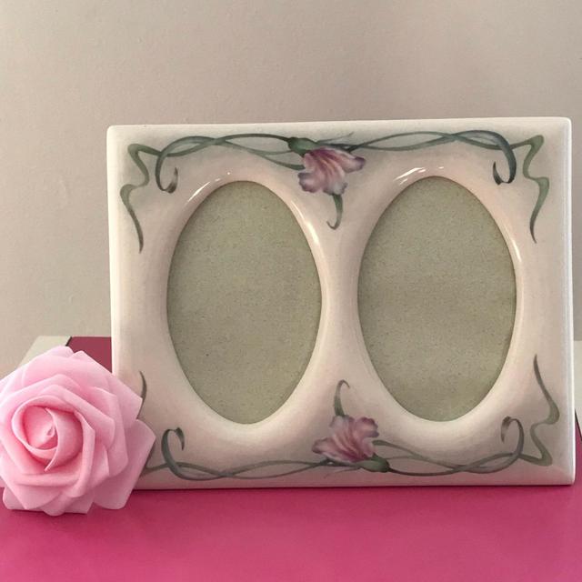 Vintage Picture Frame 9 x 7 | Holds Two 5 x 3 photograph | Pink Flower Flowing Design |