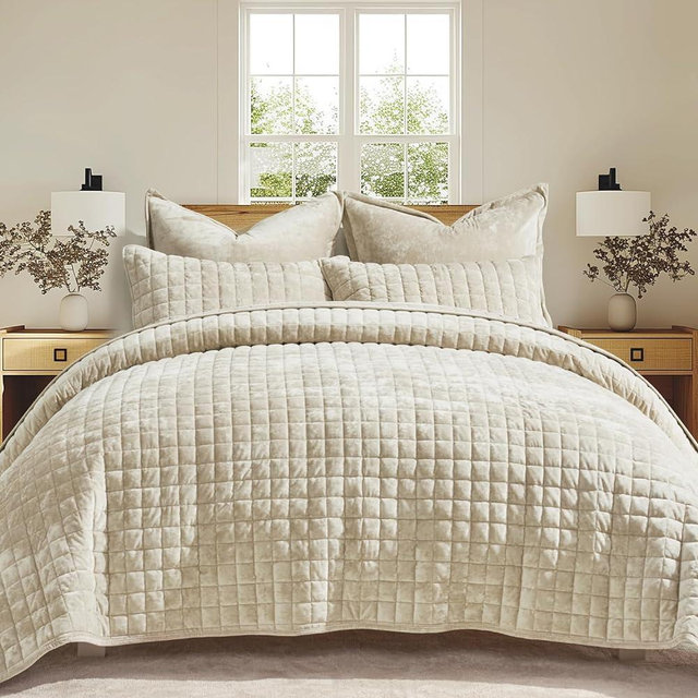 RECYCO Luxury Velvet Quilt King Size, Ultra Soft Velvet Bedding Sets, Lightweight Quilted Velvet Comforter Set, Channel Stitch Oversized Bedspread Coverlet with 2 Pillow Shams, Beige