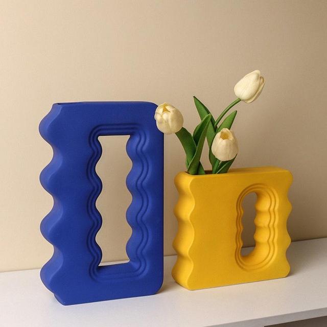 Memphis vase – Yellow