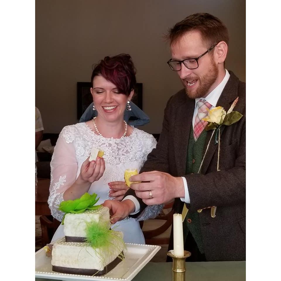 Tennessee Wedding with an amazing cake.