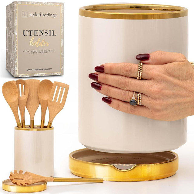 STYLED SETTINGS beige utensil holder - Large Ceramic Utensil Crock for Kitchen Counter – Stylish Cooking Utensil Storage & Gold Spoon Rest – – Kitchen Organization & Farmhouse Décor
