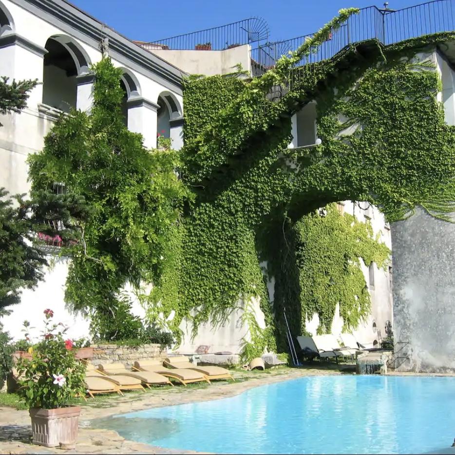 The venue, Domus Laeta is an historical house of XVI century. This large dwelling place keeps the aura & charm of its past. Located in the UNESCO National Park of Cilento & looks towards the sea.