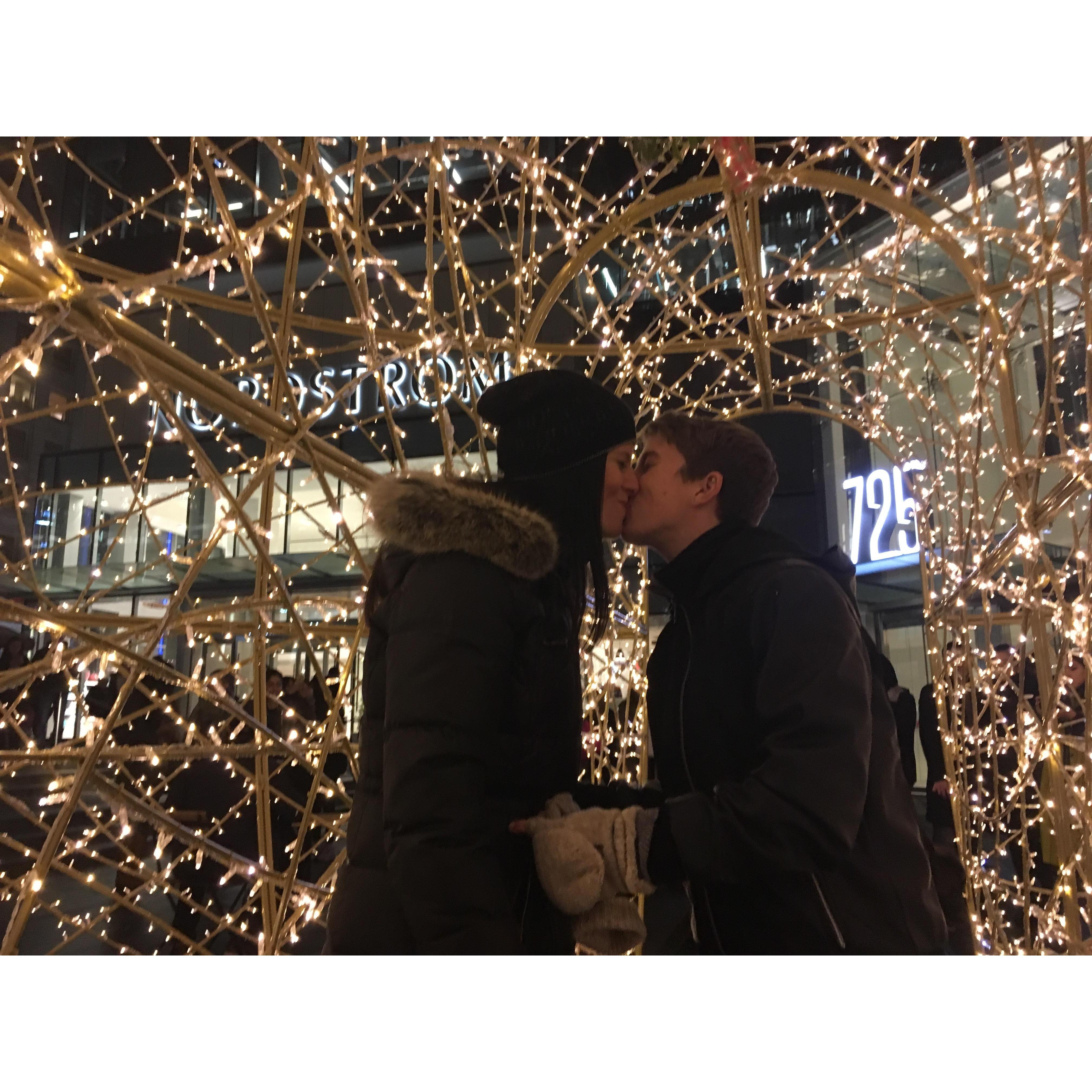 Kisses under the mistletoe in Vancouver 2016