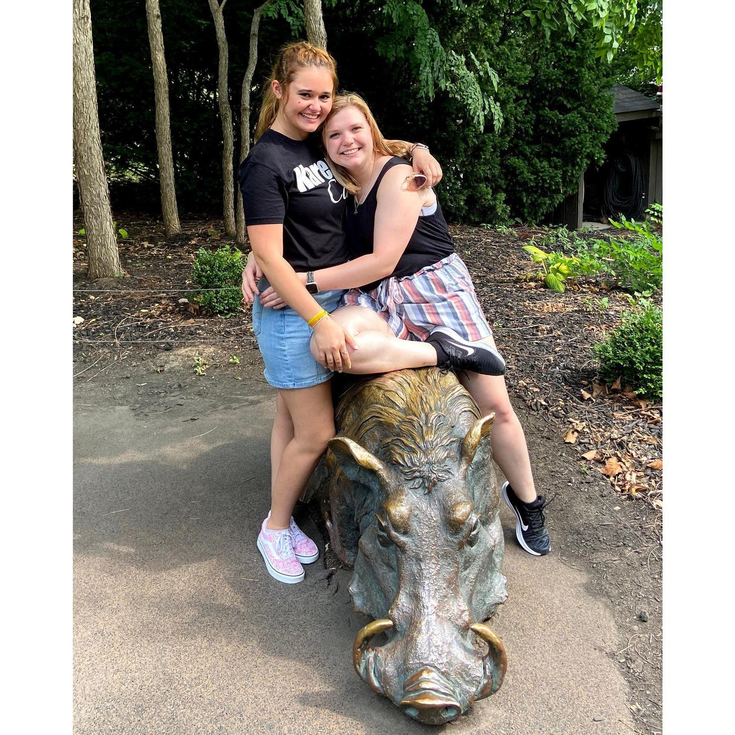 Hannah and Grace LOVE going on zoo dates. They went on multiple dates at the Columbus Zoo when Hannah lived in Columbus.