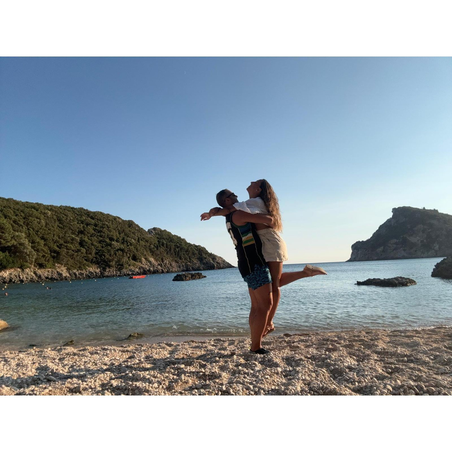 Em Corfu, num dia com a praia quase só para nós, aproveitámos para tirar algumas fotografias engraçadas, mas que até ficaram bonitas