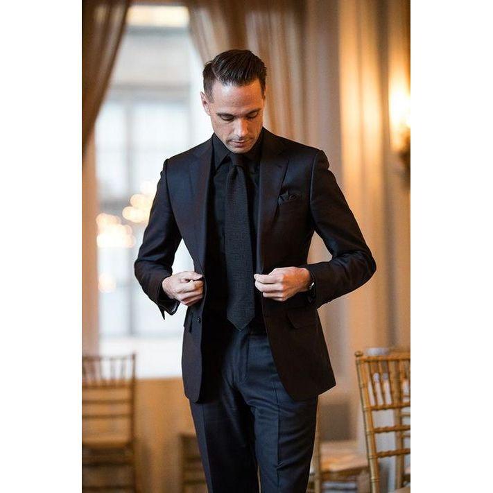 Example of attire for men- Ejemplo de vestimenta para hombres