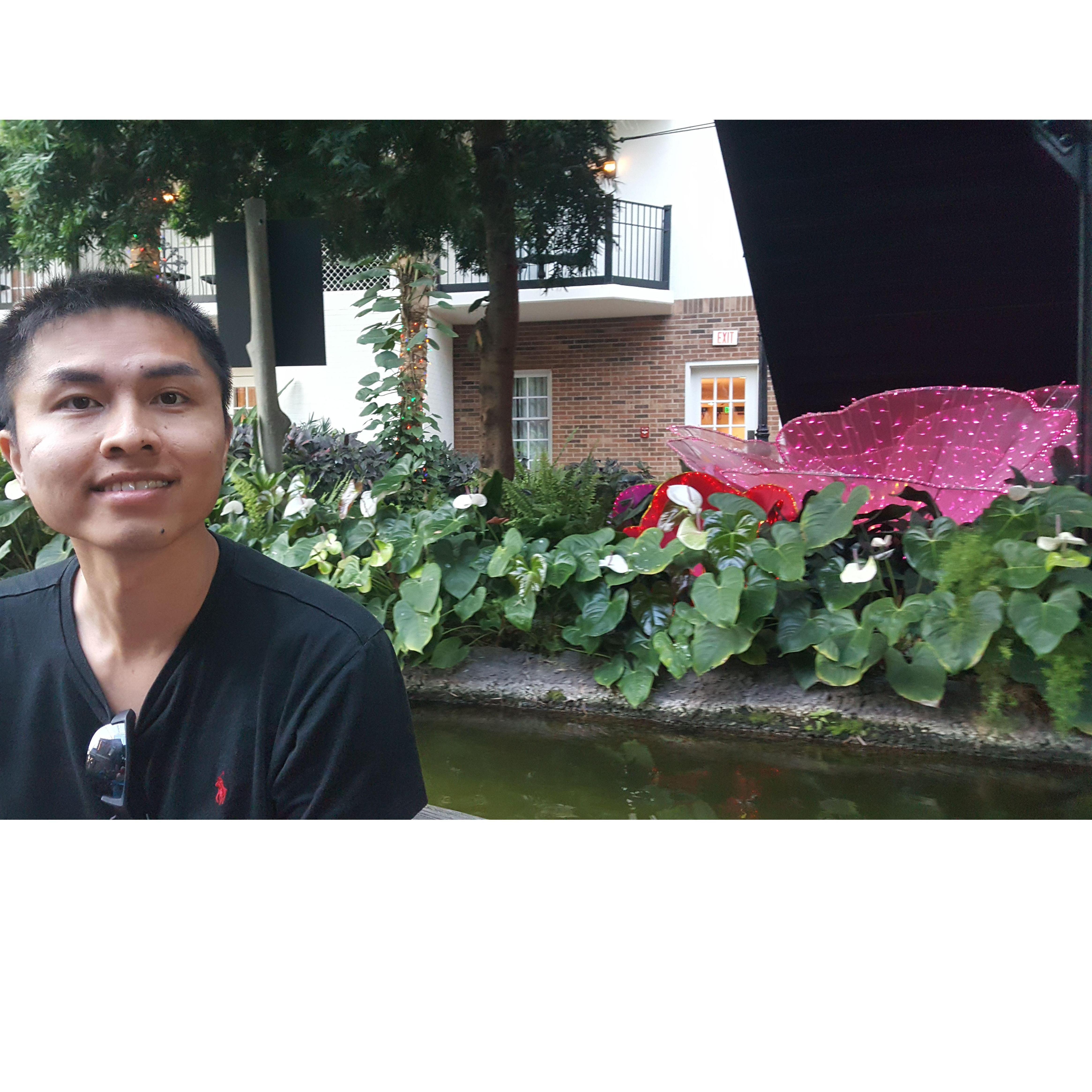 Gaylord Opryland resort boat ride