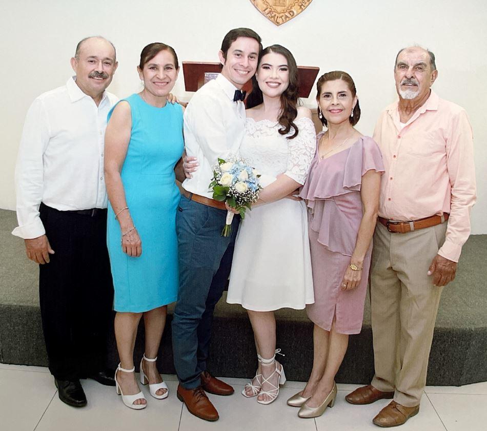 The Wedding Website of Eebia Pérez and Jesus Flores