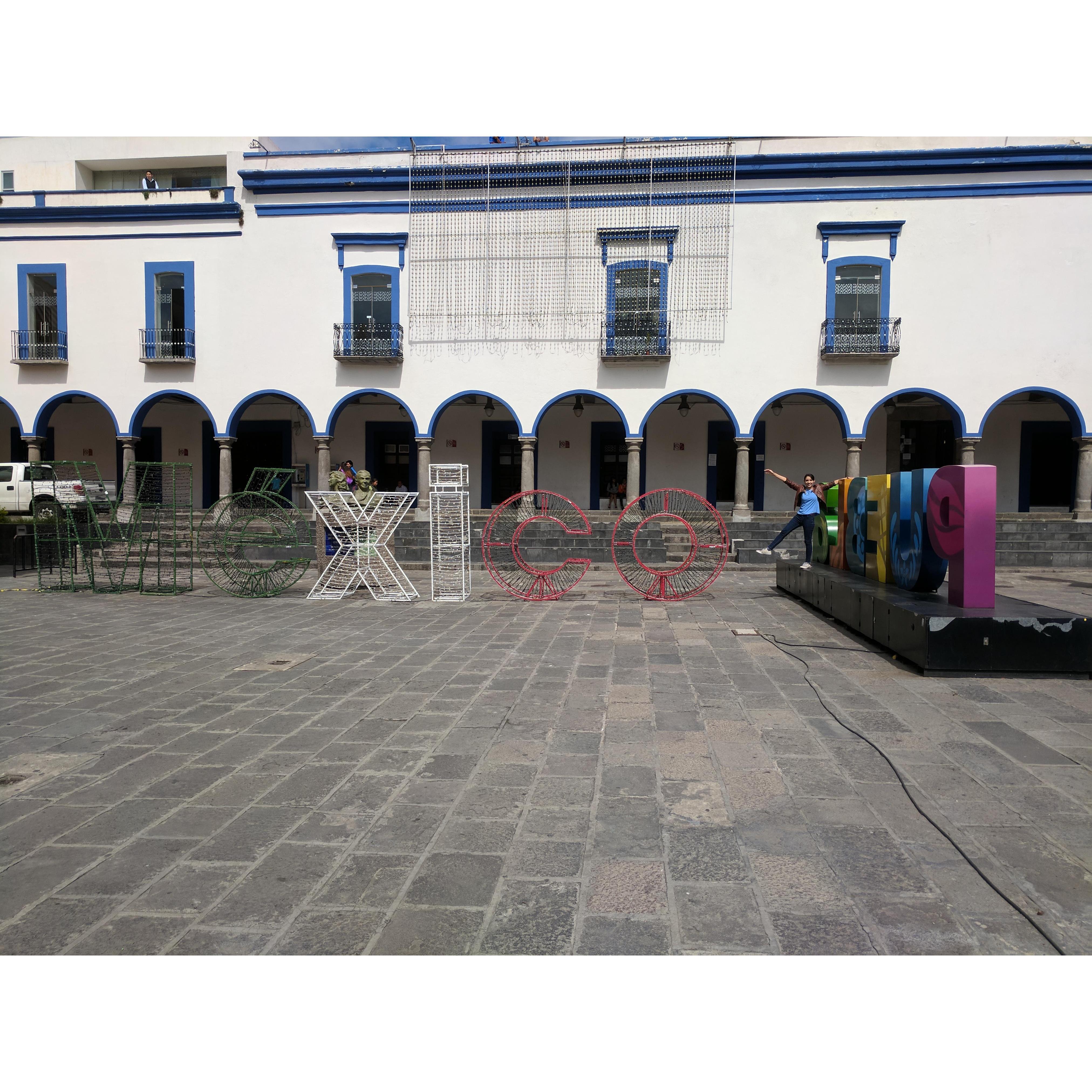 The plaza at el Teatro Principal