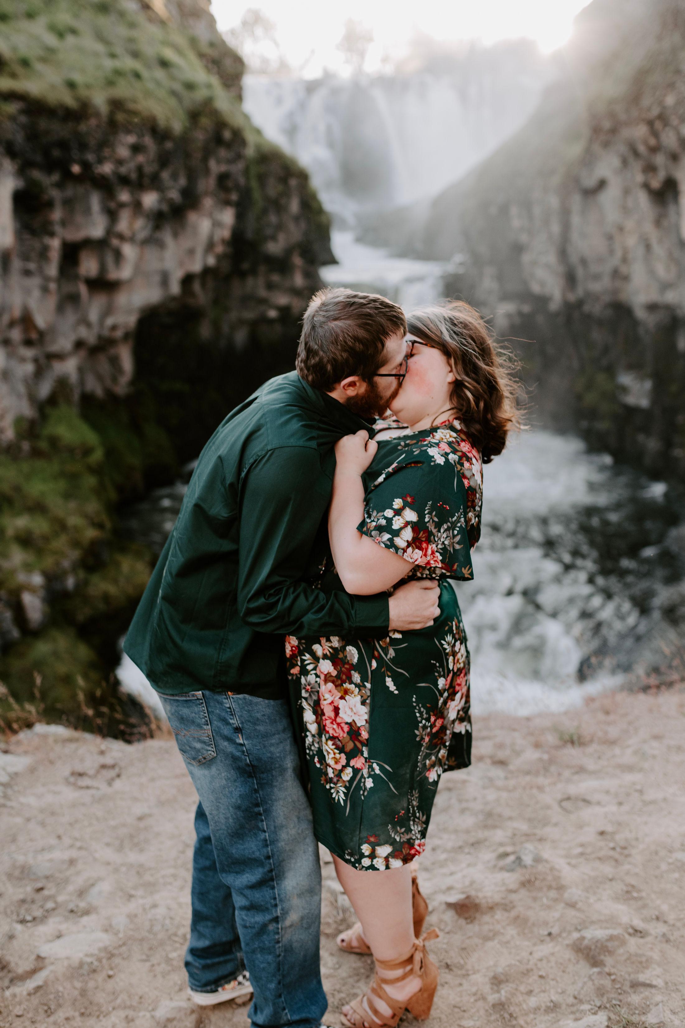The Wedding Website of Zoe Dell and Truston Atha