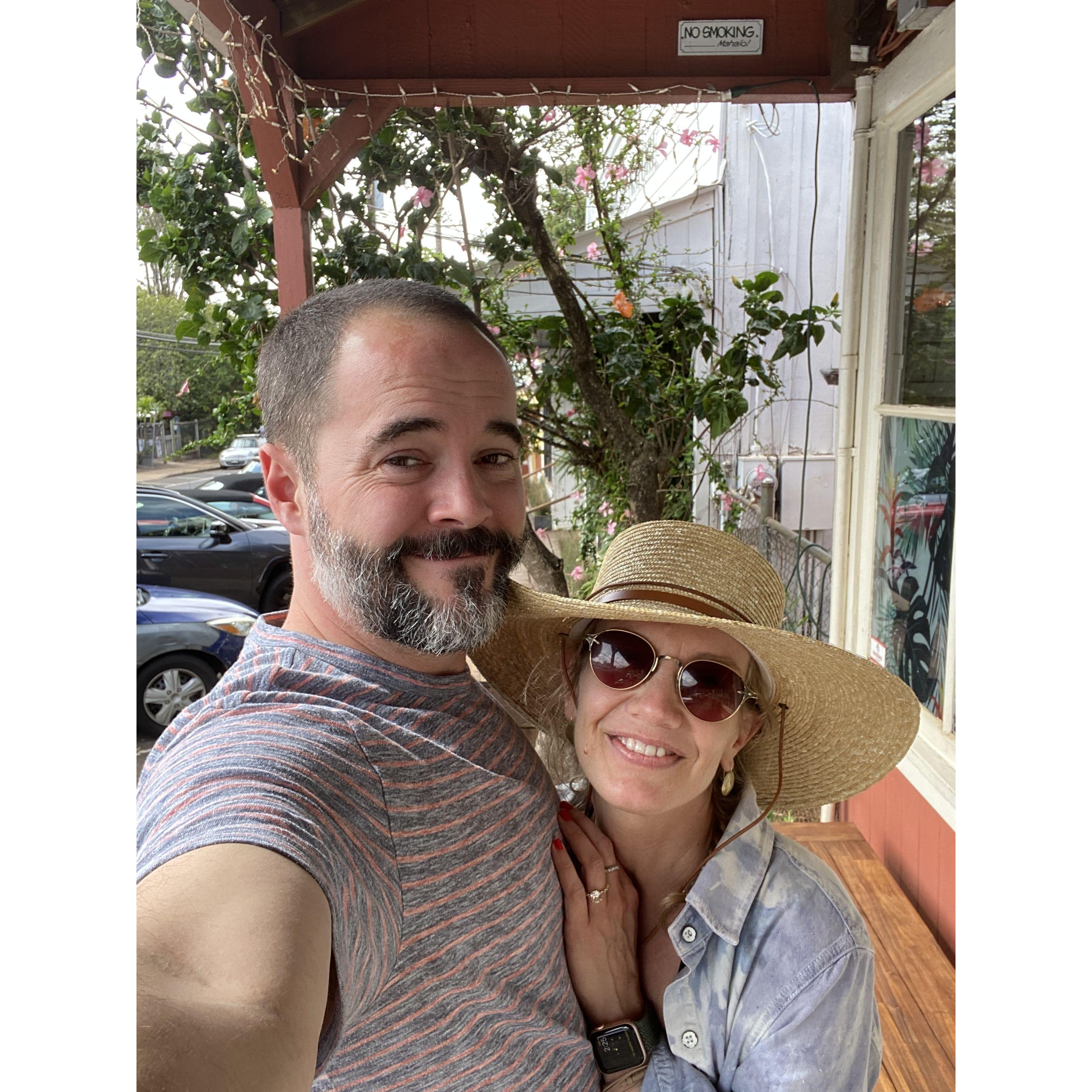 Hanging out in the town of Makawao Maui~ we’d found a ring for Dallas❤️