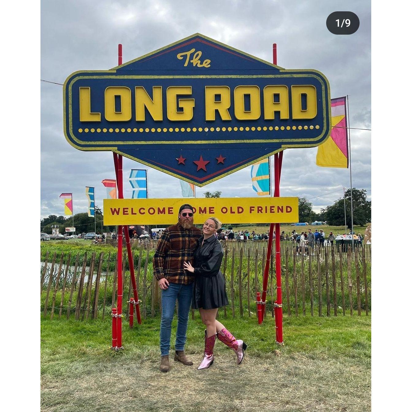 Date three? A country music festival.
When Sarah said she liked country music, she meant Dolly Parton’s “9 to 5.”
She didn’t realise she’d be spending the day with an actual cowboy.